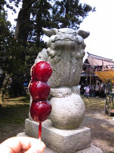 糸魚川天津神社ぶどう飴と狛犬