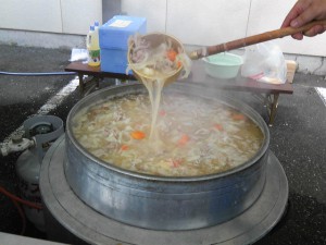 (株)能建 糸魚川支店夏のお客様感謝祭トン汁