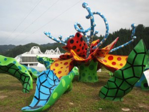 十日町市大地の芸術祭水玉で有名な草間彌生さんの作品