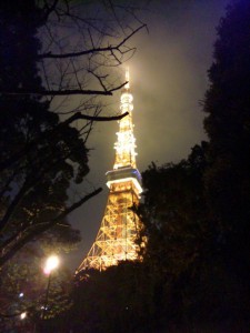 雨の東京タワー