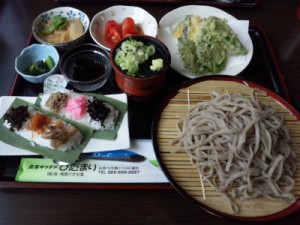 能生農家キッチンひだまりの蕎麦と笹寿司